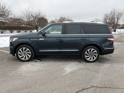 Used 2022 Lincoln Navigator Reserve image 6