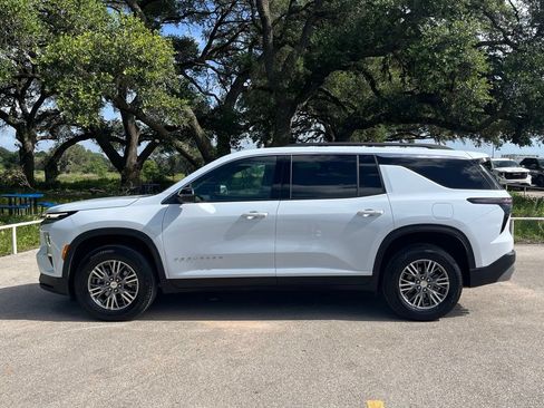 Used 2026 Chevrolet Traverse LT FWD image 8