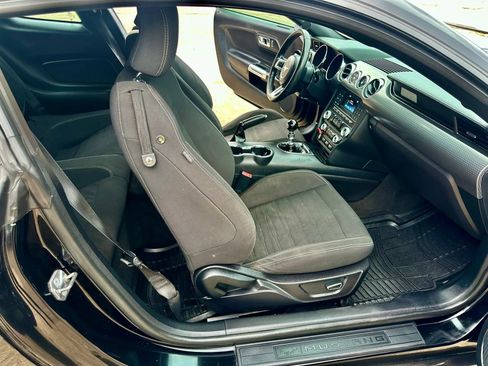 Used 2017 Ford Mustang GT w/ GT Performance Package RWD image 11