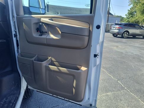 Used 2015 Chevrolet Express 2500 RWD image 20