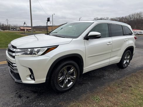 Used 2019 Toyota Highlander Limited image 3