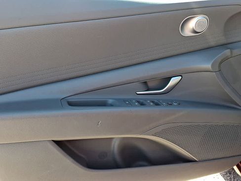 Used 2024 Hyundai Elantra SEL image 11