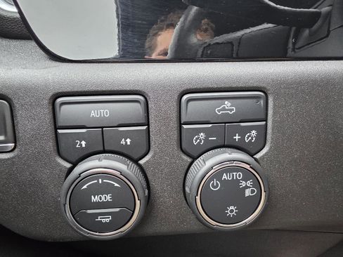 Used 2022 Chevrolet Silverado 1500 LT image 17