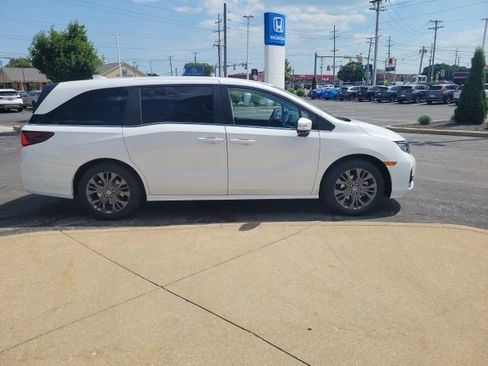 New 2026 Honda Odyssey Touring image 4