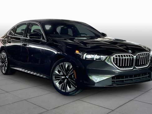 Used 2026 BMW 530i RWD image 2