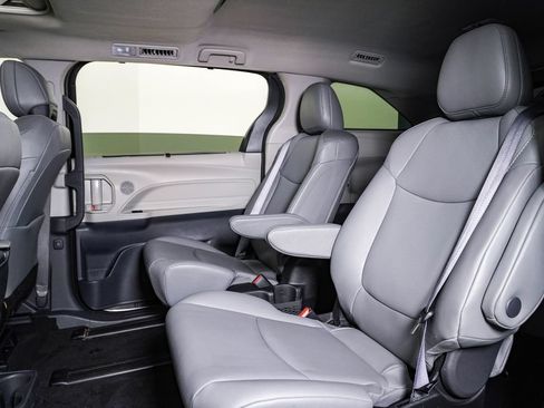 Used 2022 Toyota Sienna XLE w/ Protection Package (TMS) AWD/4WD image 17