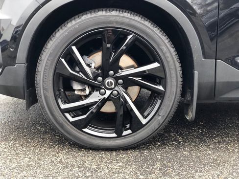 Used 2022 Volvo XC40 T5 R-Design w/ Advanced Package image 9