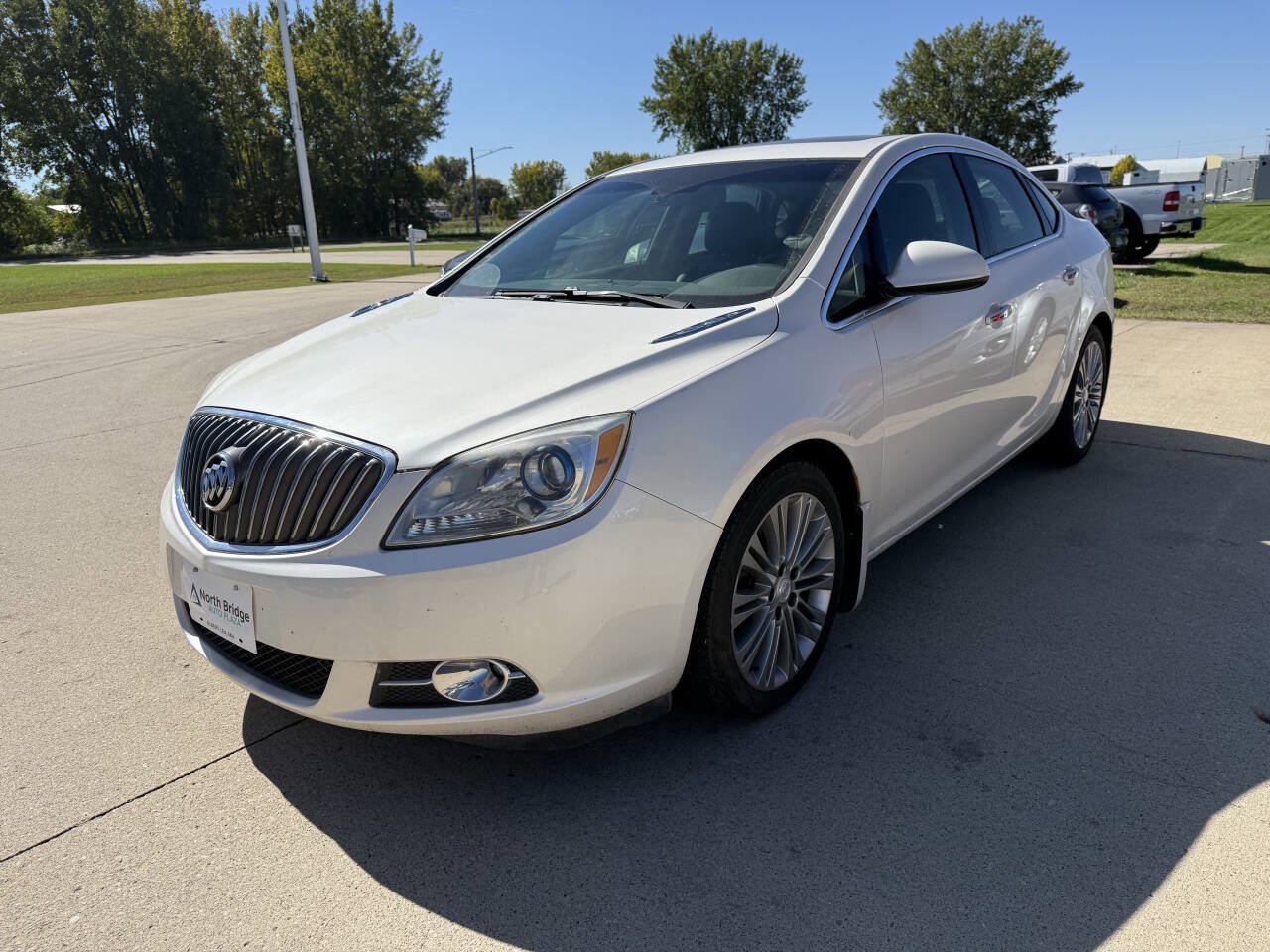 Used 2012 Buick Verano Leather FWD image 3