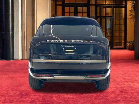 Certified 2025 Land Rover Range Rover Long Wheelbase SE image 11