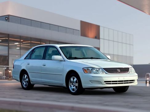 Used 2000 Toyota Avalon XLS image 1