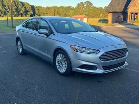Used 2015 Ford Fusion S image 2