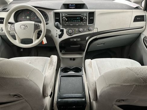 Used 2011 Toyota Sienna LE image 12