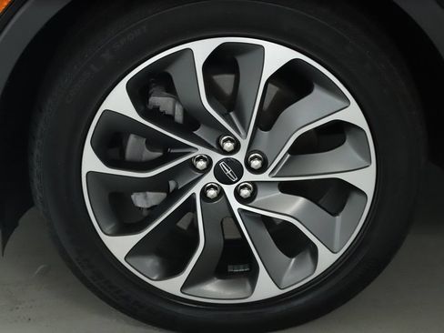 Used 2023 Lincoln Nautilus Reserve w/ Cargo Utility Package AWD/4WD image 40