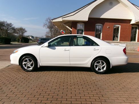 Used 2002 Toyota Camry XLE image 8