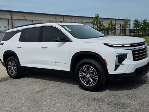 New 2026 Chevrolet Traverse LT FWD image 2