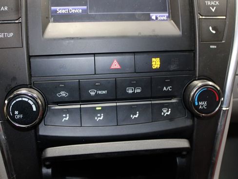 Used 2017 Toyota Camry LE image 36