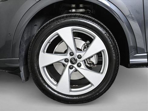 Used 2025 Audi Q5 Premium Plus w/ Premium Plus AWD/4WD image 25