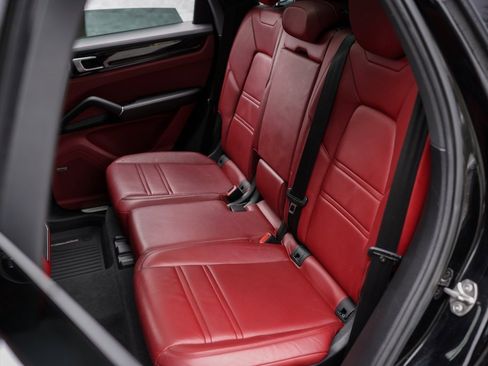 Used 2020 Porsche Cayenne image 22