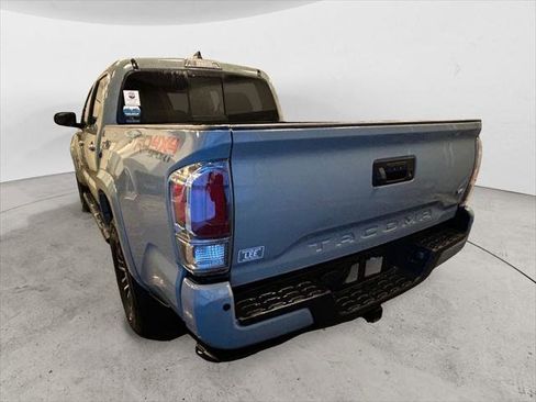 Used 2023 Toyota Tacoma TRD Sport w/ Technology Package AWD/4WD image 3