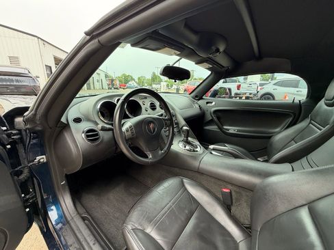 Used 2008 Pontiac Solstice Convertible w/ Premium Package RWD image 11