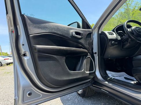 Used 2019 Jeep Compass Latitude w/ Popular Equipment Group AWD/4WD image 23