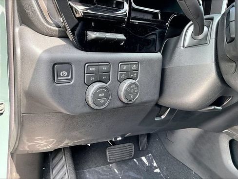 New 2026 Chevrolet Silverado 2500 ZR2 w/ LPO, Dark Essentials Package AWD/4WD image 31