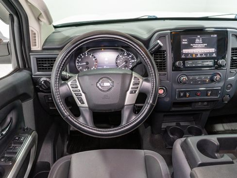 Used 2022 Nissan Titan SV RWD image 12
