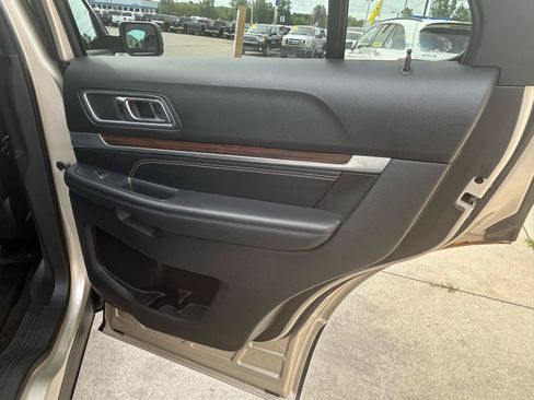 Used 2017 Ford Explorer Limited w/ Equipment Group 301A AWD/4WD image 11
