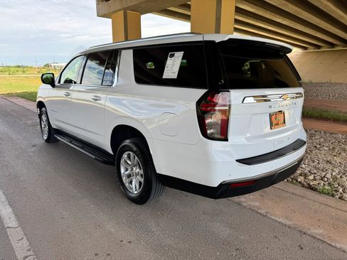 Used 2023 Chevrolet Suburban LS RWD image 5