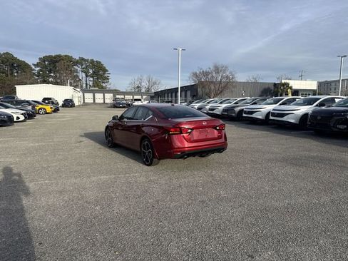 Used 2024 Nissan Altima 2.5 SR w/ SR Premium Package image 7