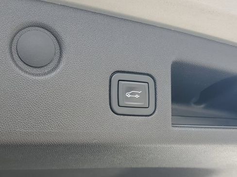 Used 2018 Chevrolet Equinox LT FWD image 7