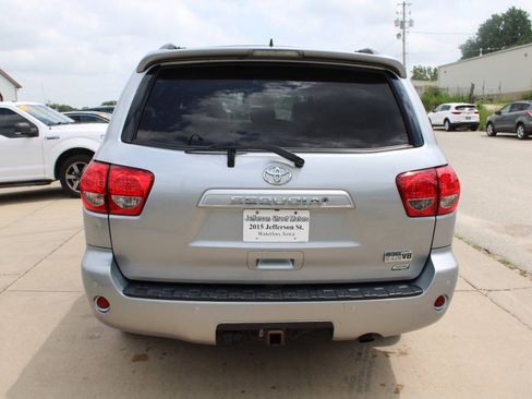 Used 2017 Toyota Sequoia SR5 AWD/4WD image 7