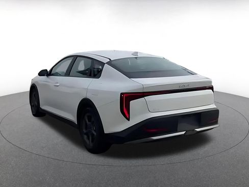 Used 2025 Kia K4 LXS image 11