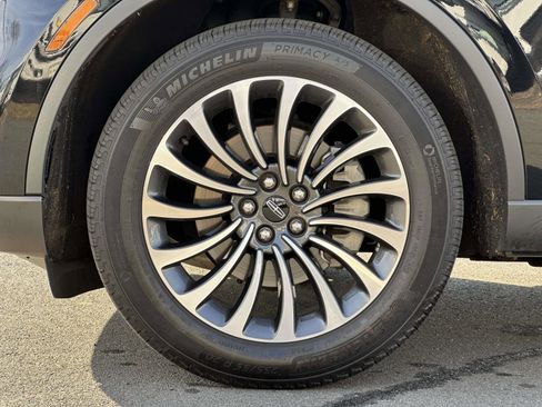 Used 2024 Lincoln Aviator AWD w/ Premium Package image 7