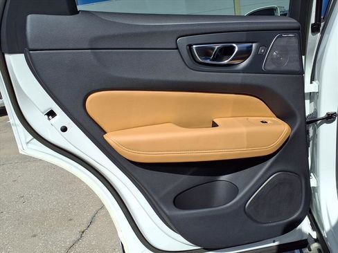 Certified 2023 Volvo XC60 B5 Ultimate w/ Protection Package Premier image 19