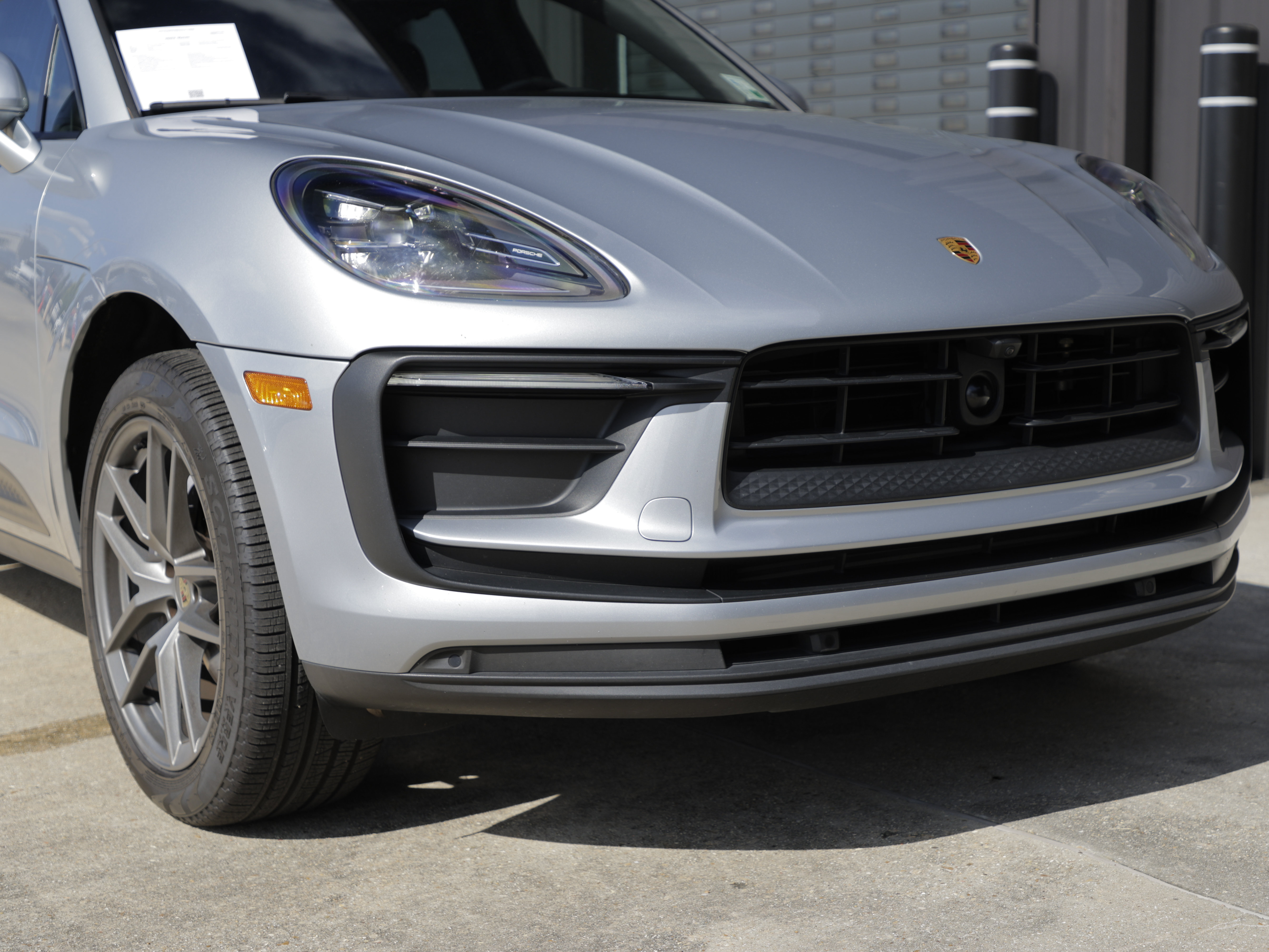 Certified 2023 Porsche Macan Turbo AWD/4WD image 32