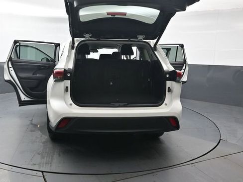 Used 2021 Toyota Highlander LE image 52