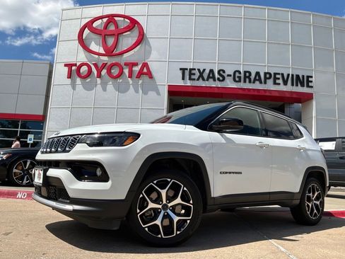 Used 2025 Jeep Compass Limited AWD/4WD image 2