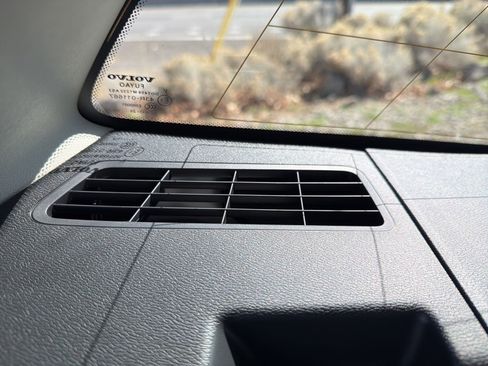 New 2026 Volvo XC60 B5 Ultra w/ Protection Package Premier image 32