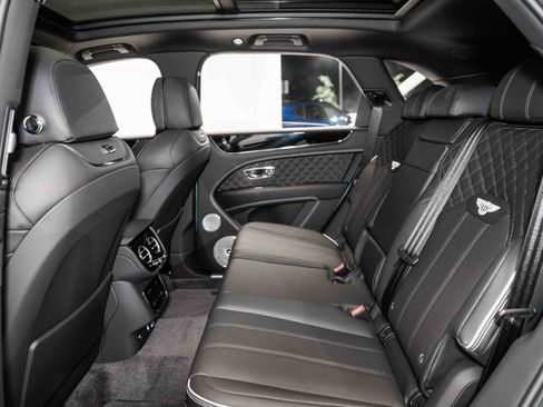 Certified 2024 Bentley Bentayga AWD/4WD image 19