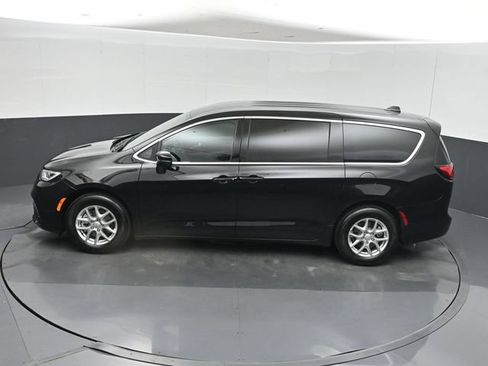 Used 2026 Chrysler Pacifica Select FWD image 41