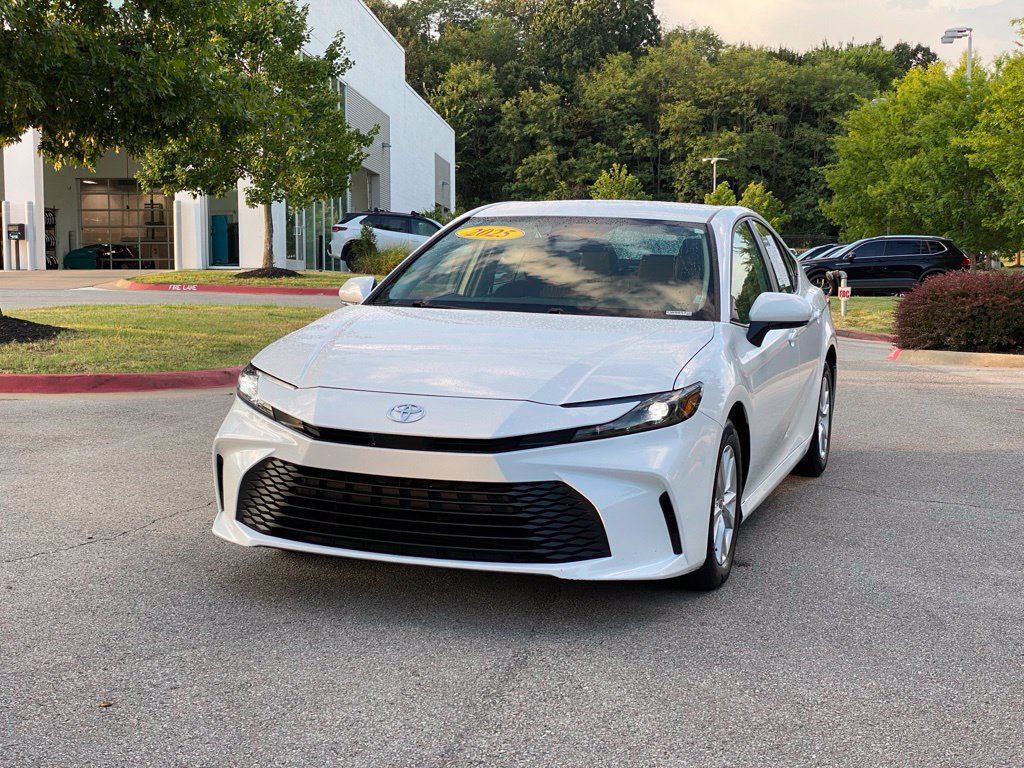Used 2025 Toyota Camry LE FWD image 3