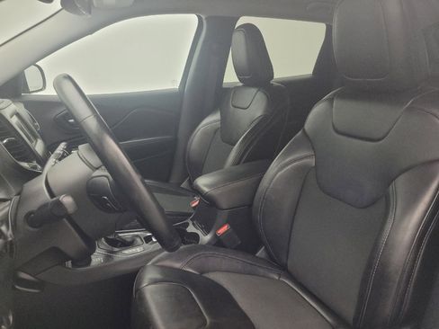 Used 2019 Jeep Cherokee Latitude Plus w/ Comfort/Convenience Group image 17