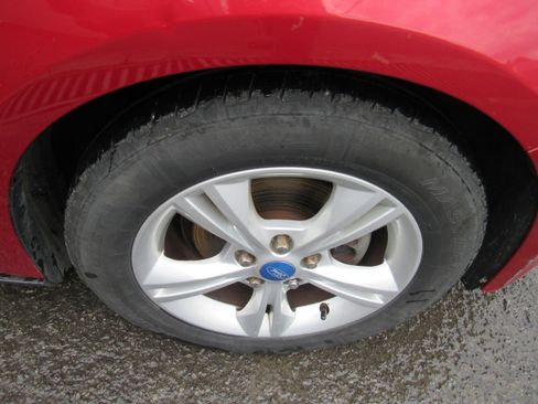 Used 2012 Ford Focus SE FWD image 16