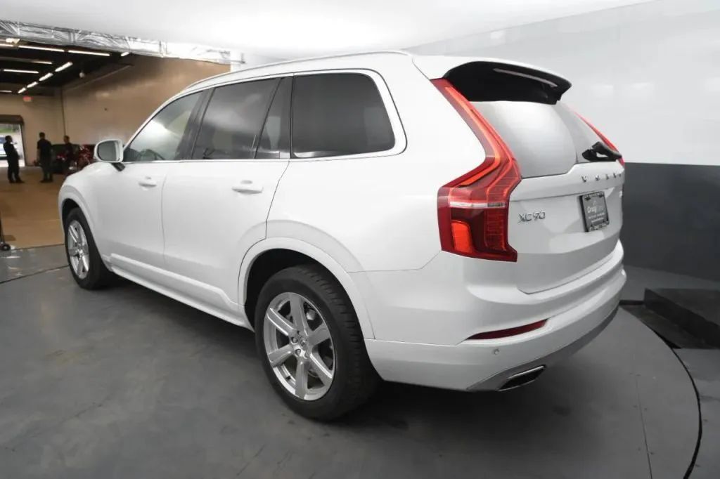 Used 2021 Volvo XC90 T6 Momentum AWD/4WD image 2