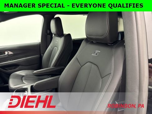 New 2026 Chrysler Pacifica Select w/ S Appearance Package image 23