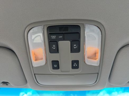 Used 2020 Kia Sedona LX FWD image 30