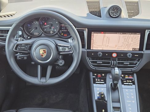 Certified 2026 Porsche Macan AWD/4WD image 25