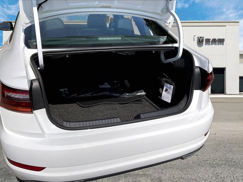 Used 2019 Volkswagen Jetta R-Line w/ R-Line Cold Weather Package FWD image 31