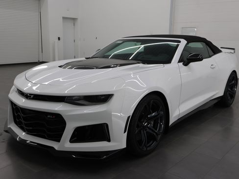 Used 2018 Chevrolet Camaro ZL1 RWD image 6